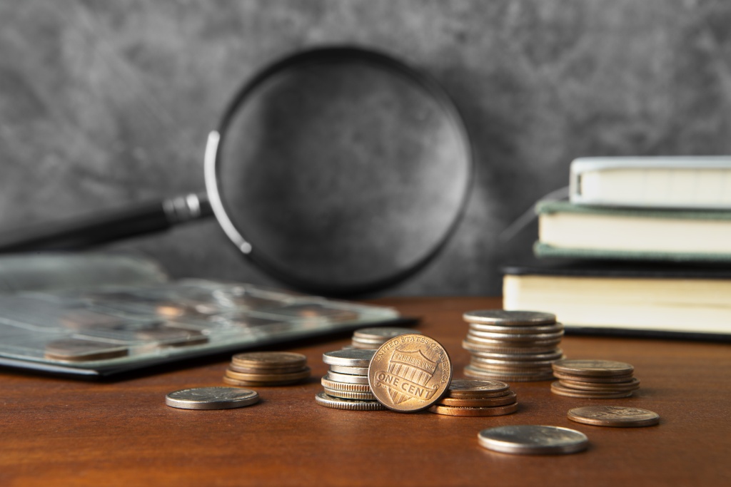 close-up-coins-table.jpg монеты